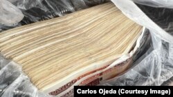 Alrededor de cuatrocientos dólares en pesos cubanos.