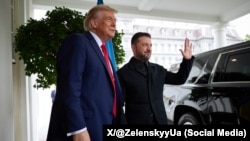 Trump da la bienvenida a Zelenskyy a la Casa Blanca.
